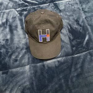 Tommy Hilfiger hat